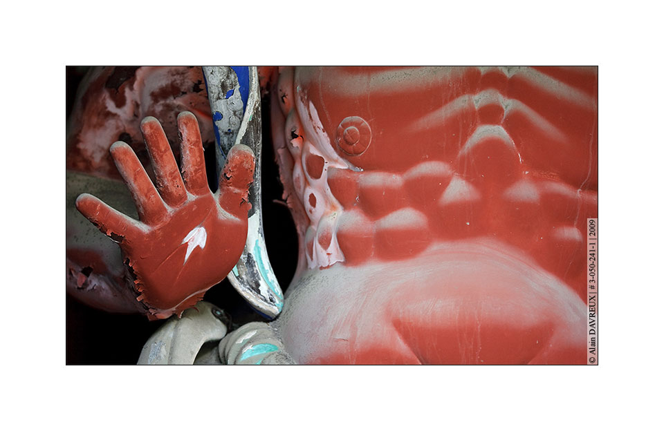 IMAGE: http://www.alaindavreux.com/photography/Alain-Davreux_3-050-241-1.jpg