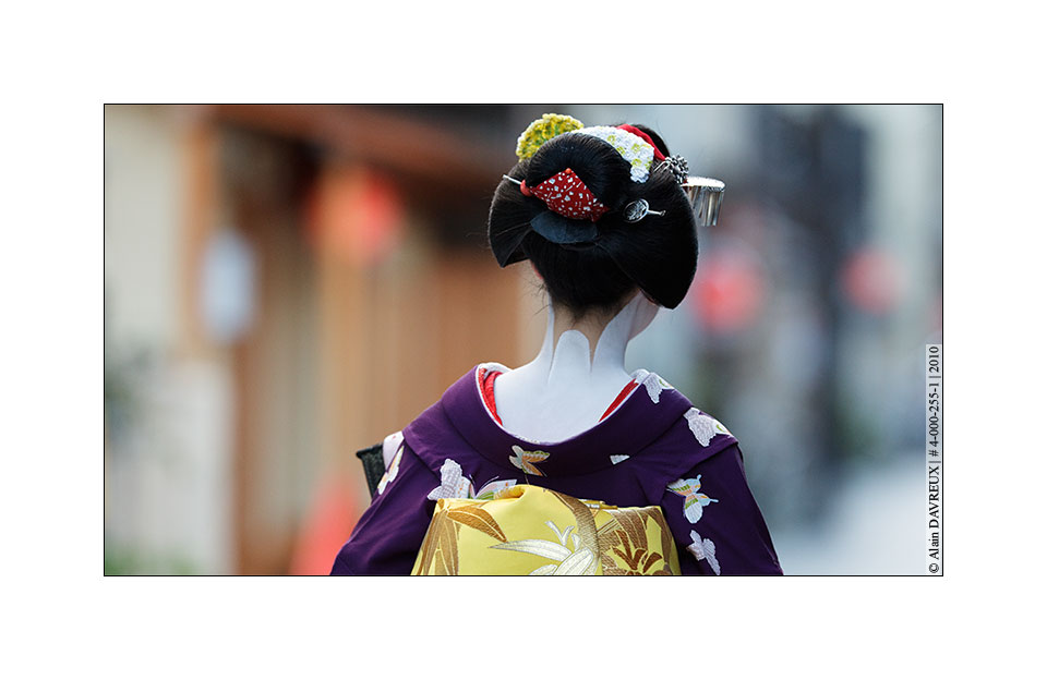 IMAGE: http://www.alaindavreux.com/photography/Alain-Davreux_4-000-255-1.jpg